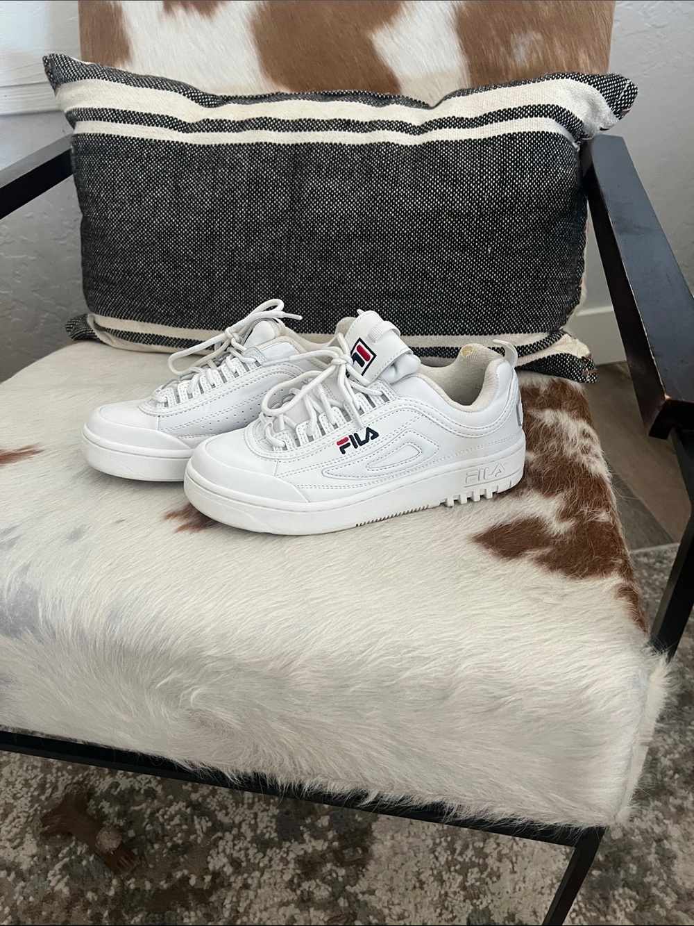 Fila White Leather Low-Top Sneakers with Navy & Red Logo size 6.5.